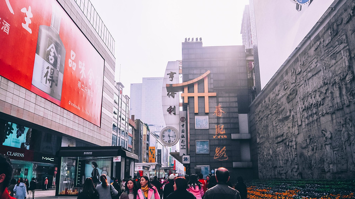 春熙路，繁华依旧人潮涌动_效率解答解释落实