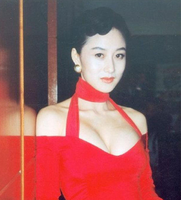 李连杰与利智的女儿，星二代的闪耀人生