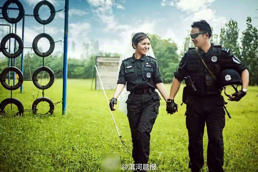 两缉毒警曾假扮情侣如今订婚了