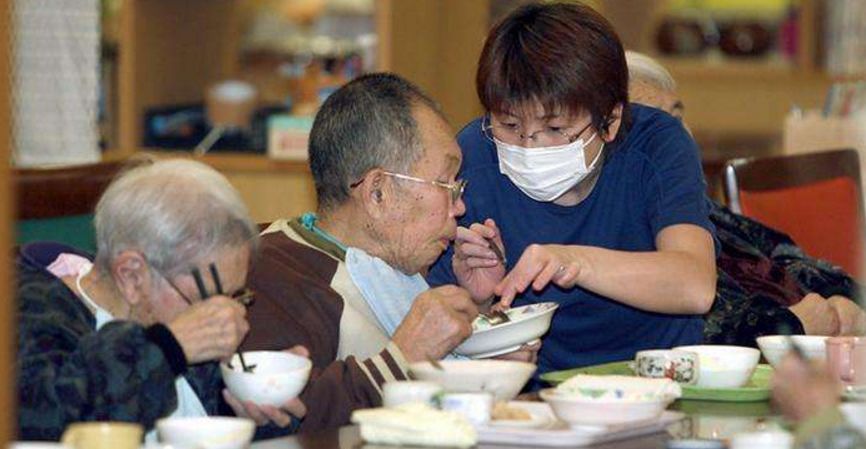 日本老年女性犯罪现象日益严重，挑战与反思