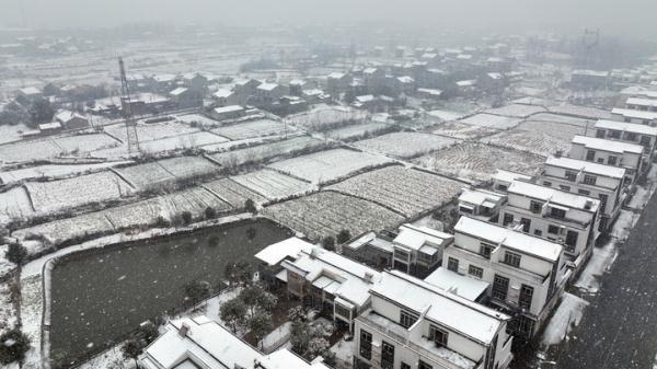 本轮雨雪持续到除夕，天气变化下的春节准备与应对