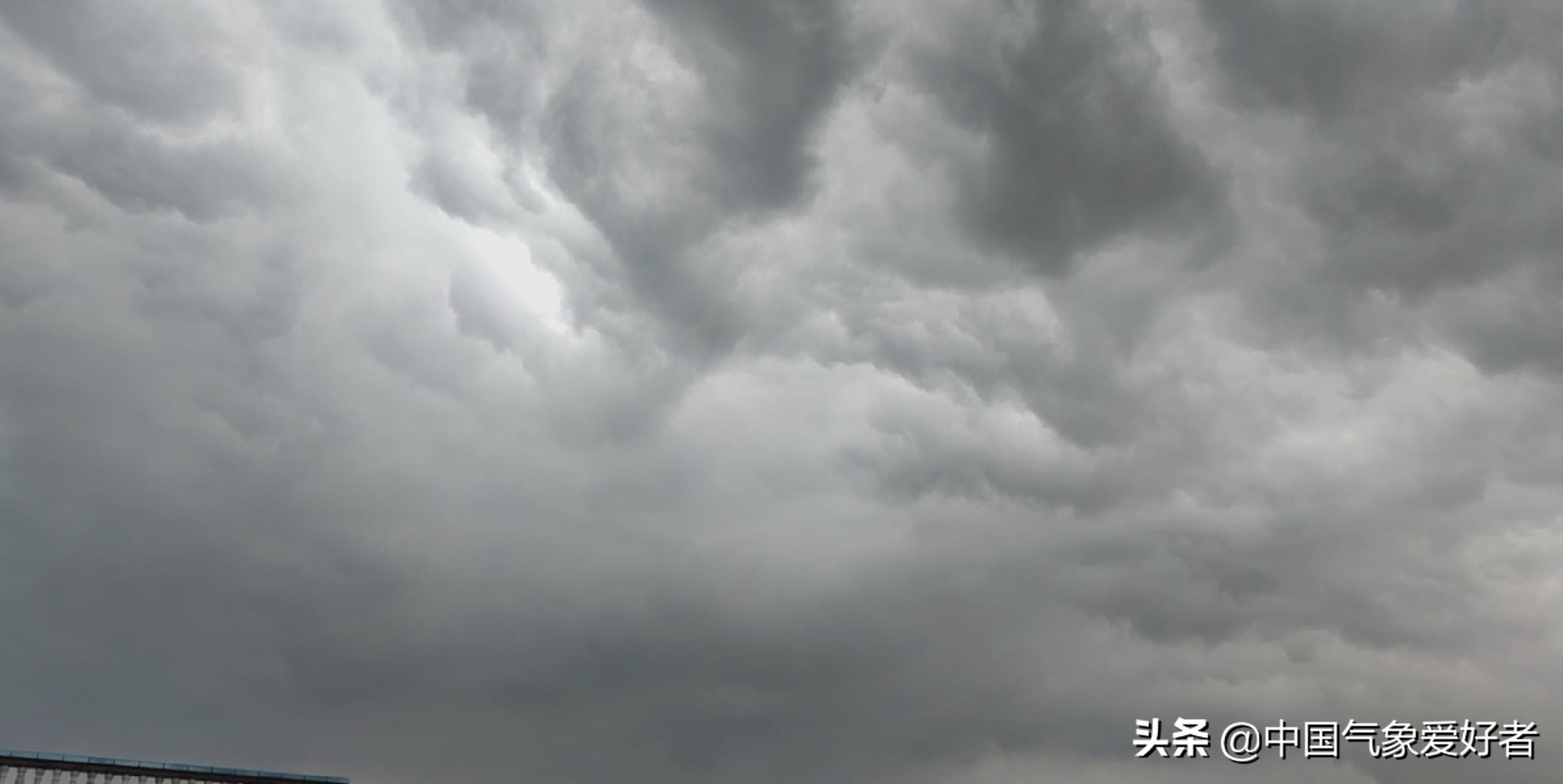 广东多地遭遇密集冰雹袭击，罕见天气现象引发关注！