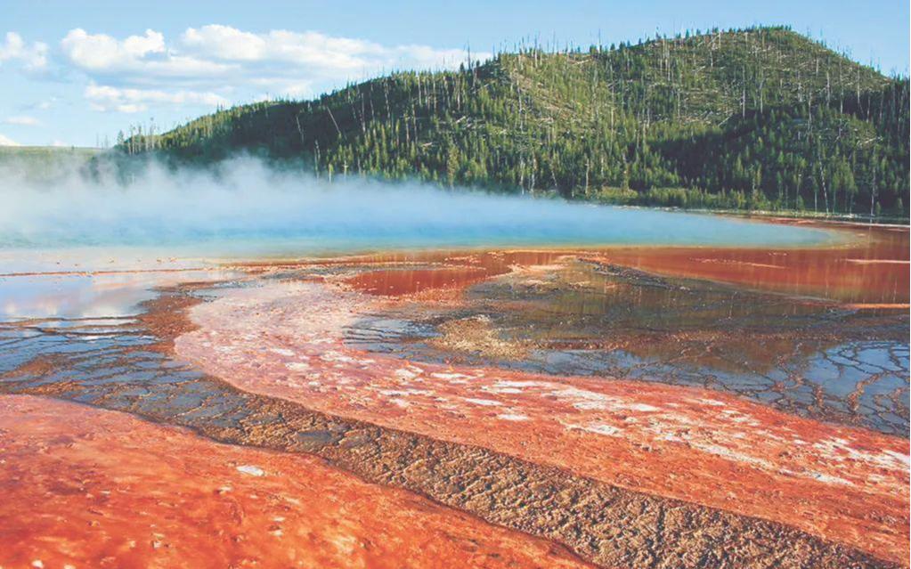 美国火山猛烈喷发达惊人高度，超60米壮观喷发，威力究竟如何？