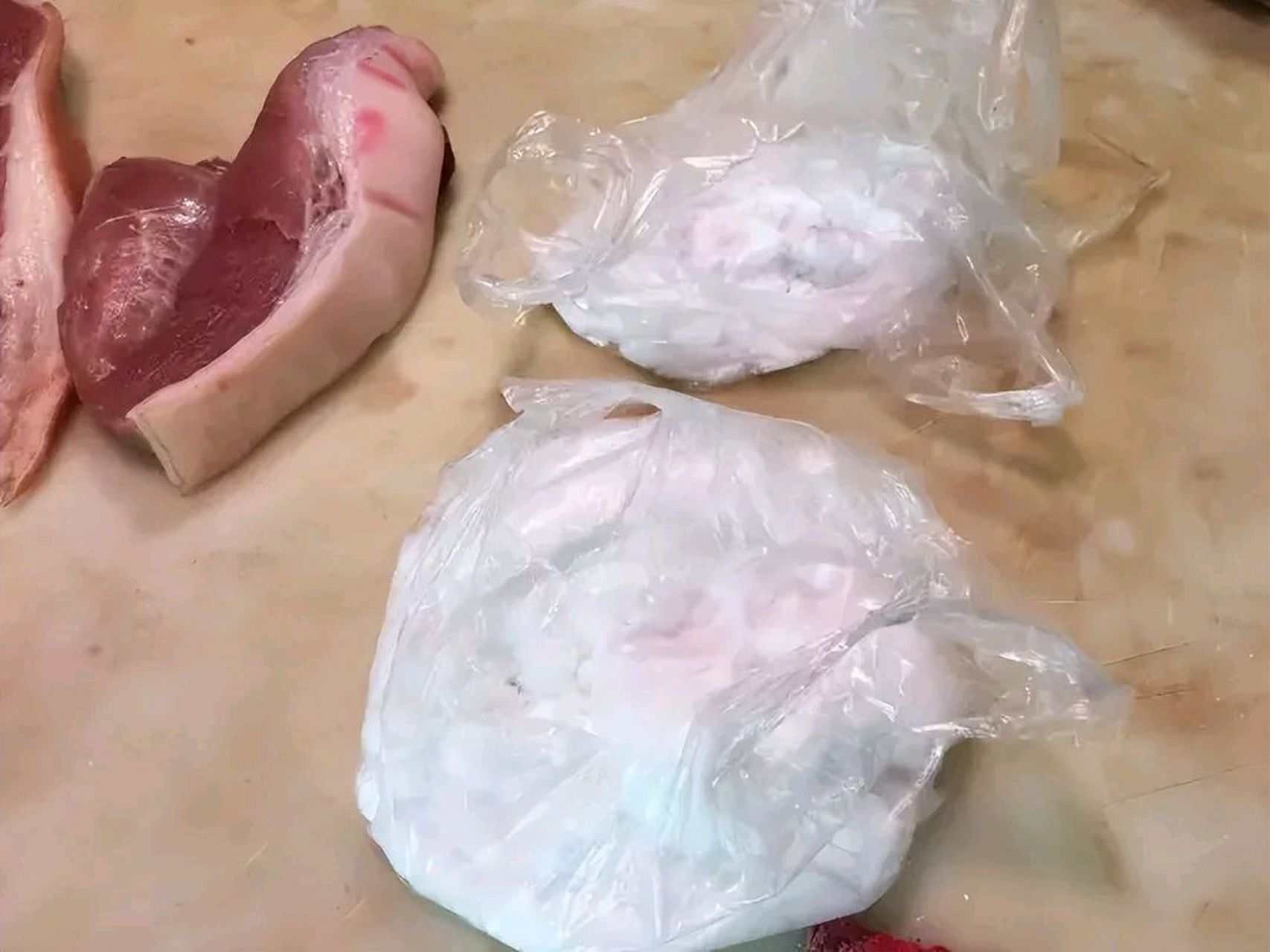 广州一快餐店用硼砂腌制猪肉