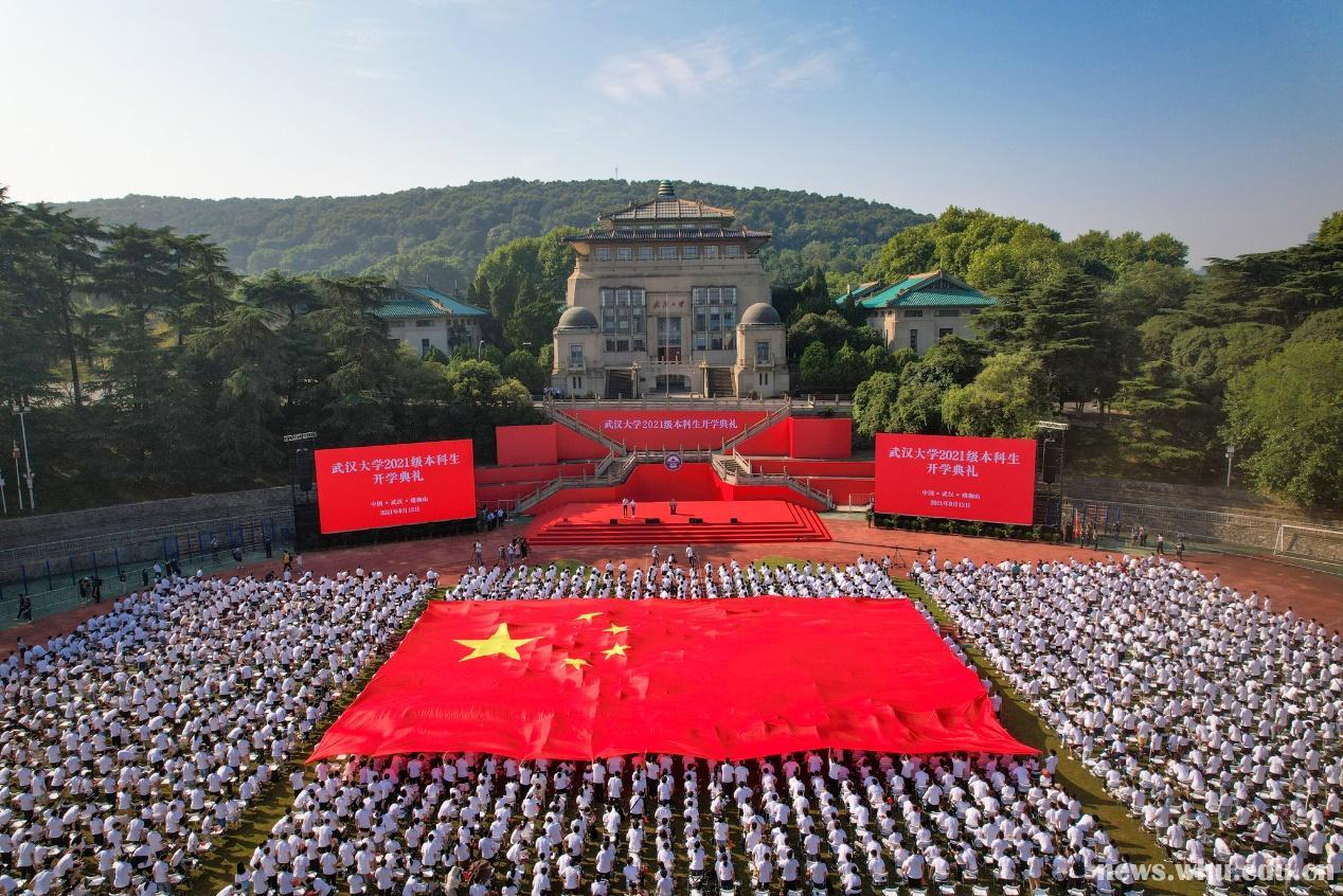 武汉大学惊现最年轻正教授，年薪高达60万，未来之路引人瞩目！