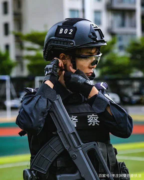 成都太古里女特警风采惊艳，又美又飒背后的故事令人震撼！