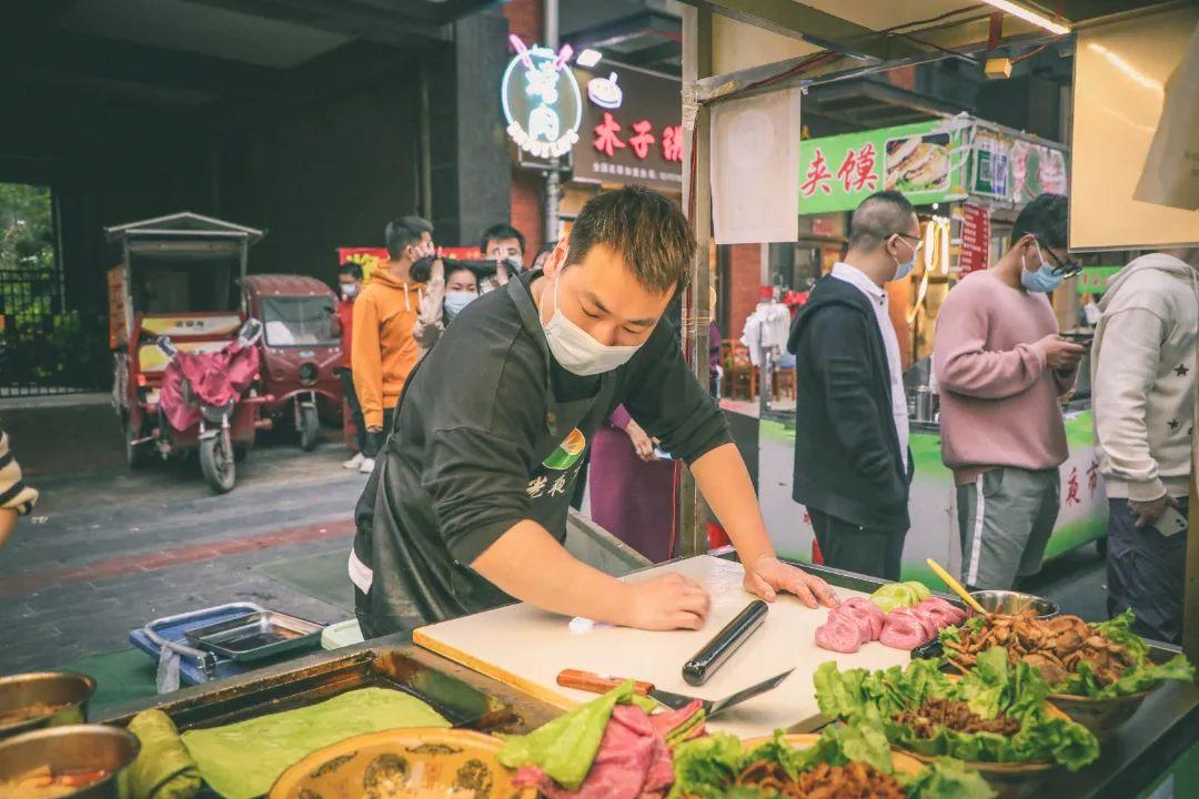 奔驰惊现大手笔，斥巨资鼓励三万员工自愿离职，背后真相深度剖析